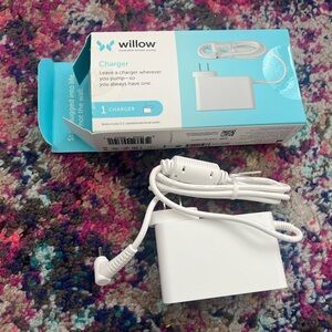 Willow White Wearable Pump Charger with Cable